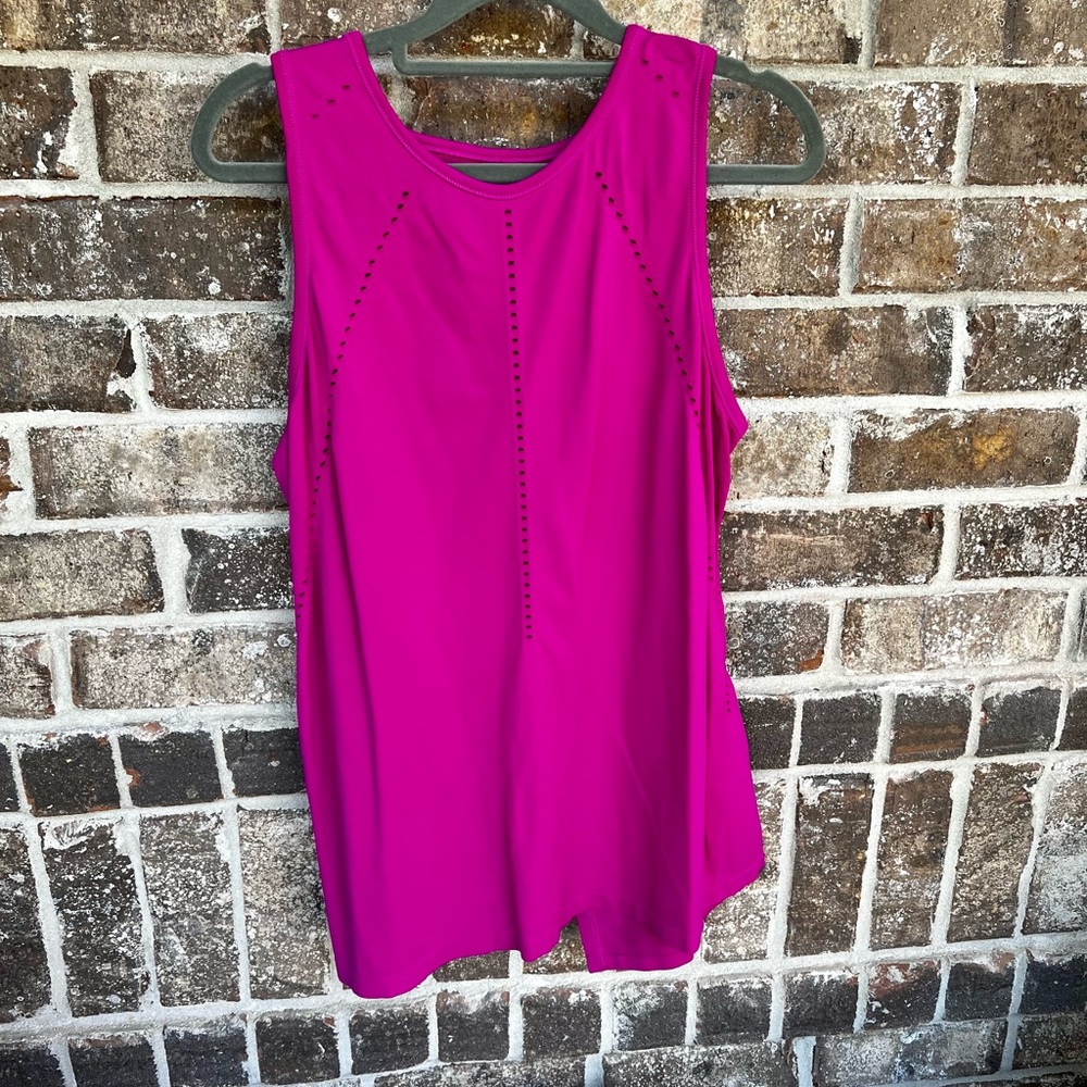 Athleta - Foothill Seamless Tank. Like new. Fuchsia color. medium